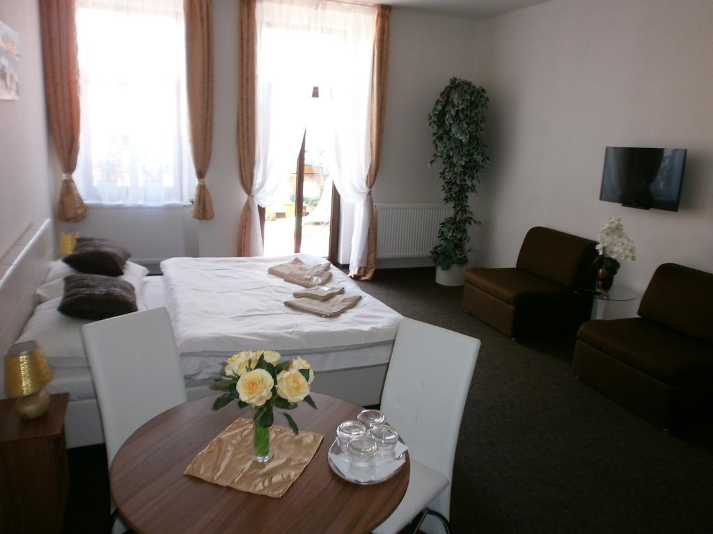 Hotel U Cisare เมลนิค ภายนอก รูปภาพ